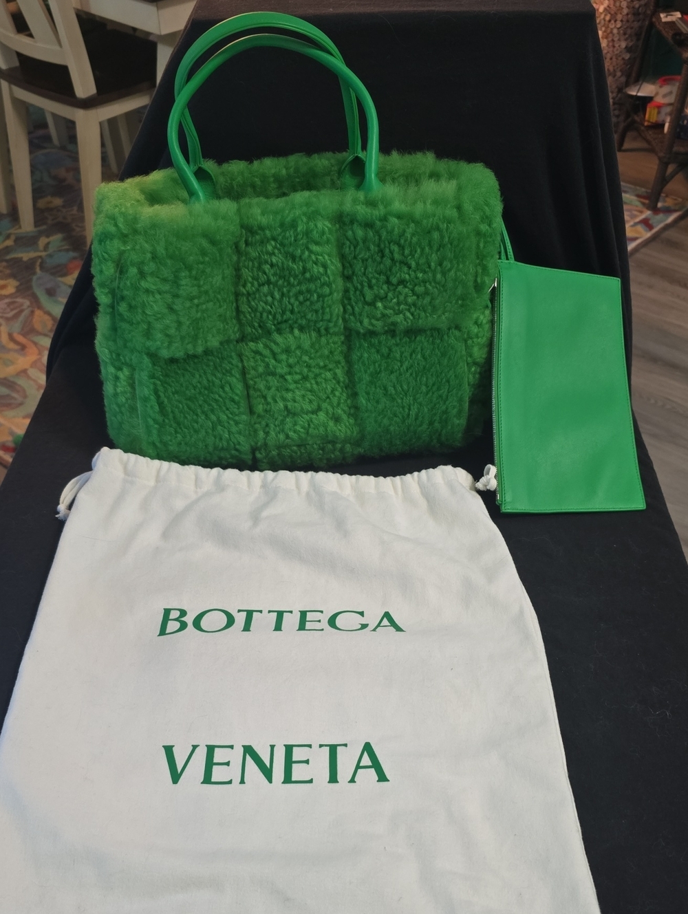 New Bottega Veneta Vibrant Green Shearling Cassette Tote with Pouch